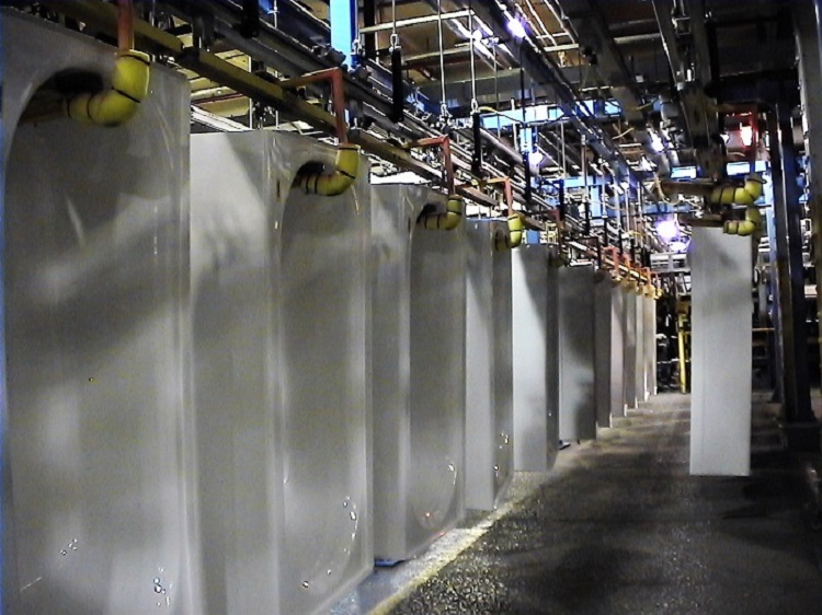 Bath Tub Finishing Line - IntelliTrak 500 Series Overhead Conveyor