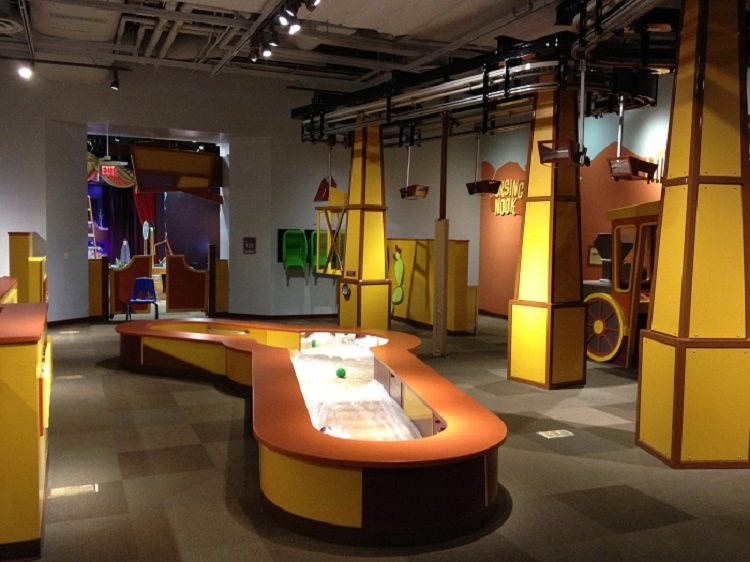 Education Exhibit Conveyor - IntelliTrak 500 Series Overhead Conveyor